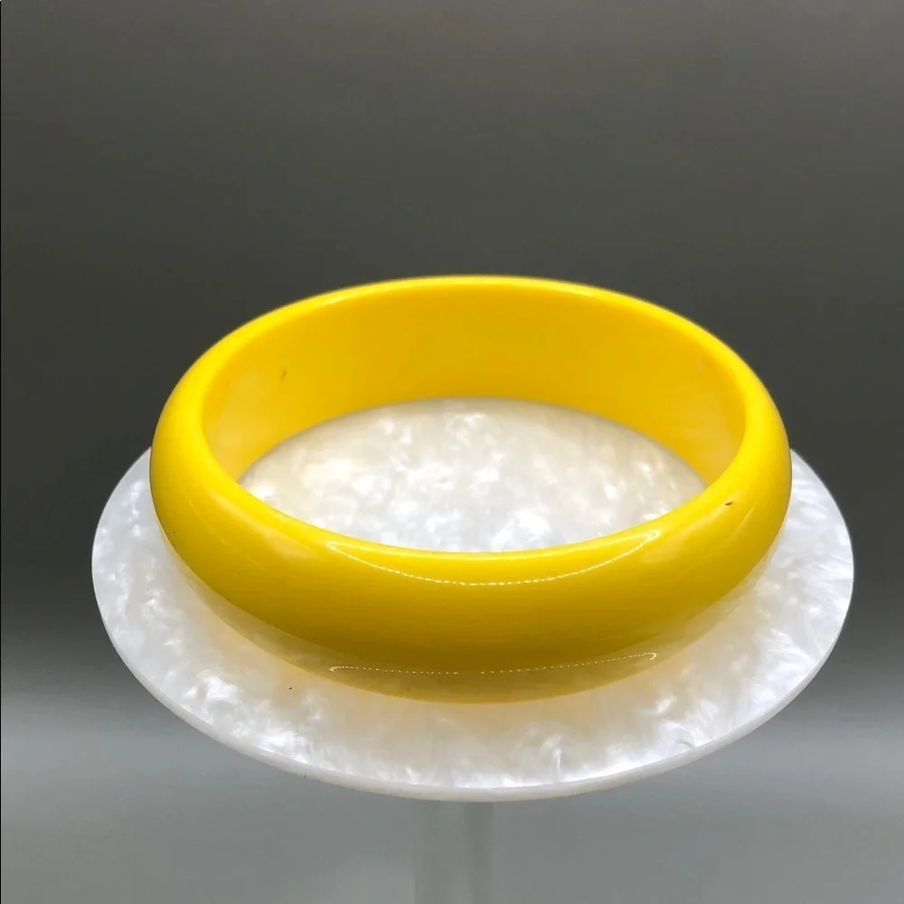 Bundle lot 4 yellow vintage acrylic resin 90's bangle bracelets stack layer